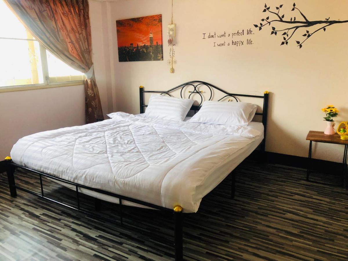 Sofia Hostel Chiang Rai Buitenkant foto